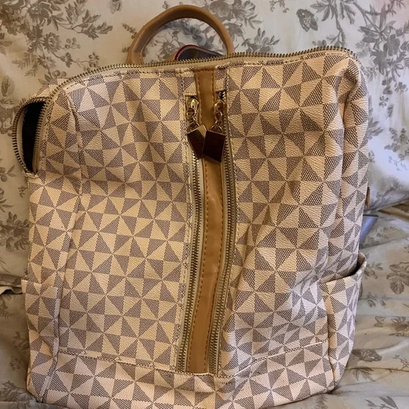 NWOT Geometric Patterned Tan Backpack - Picture 1 of 6